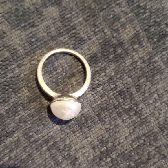💚5/$25 Vinyage Silver Tone Faux Pearl Cocktail Statement Ring Size 7 - Picture 2 of 4